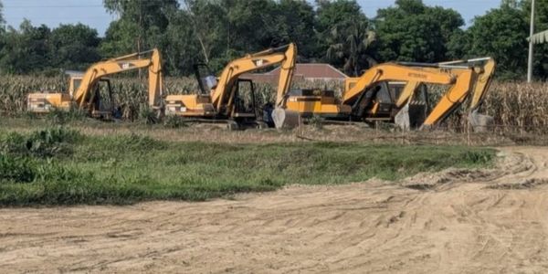 ধামরাইয়ে কৃষি জমিতে মাটি কাটায় ৬ ভেক্যু জব্দ